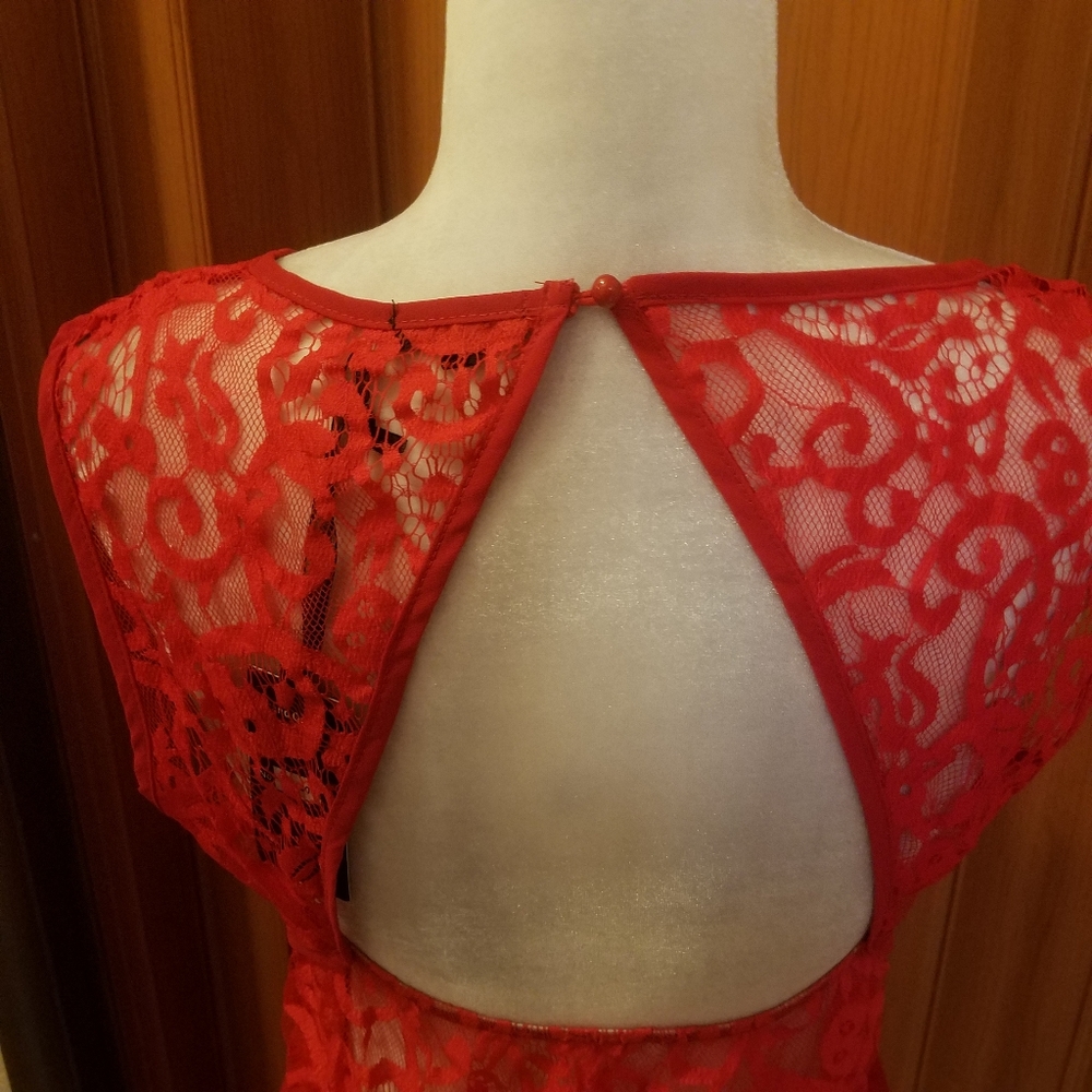RED LACE DRESS - Picture 4 of 7